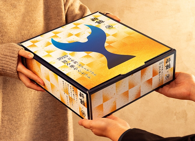 日本酒とポテトチップス好きの方へのギフトにぴったりの化粧箱入でお届けします