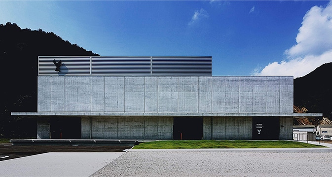 酔鯨酒造株式会社は高知県高知市長浜にあり、食中酒を追求した日本酒造りの技術を磨いてきました。