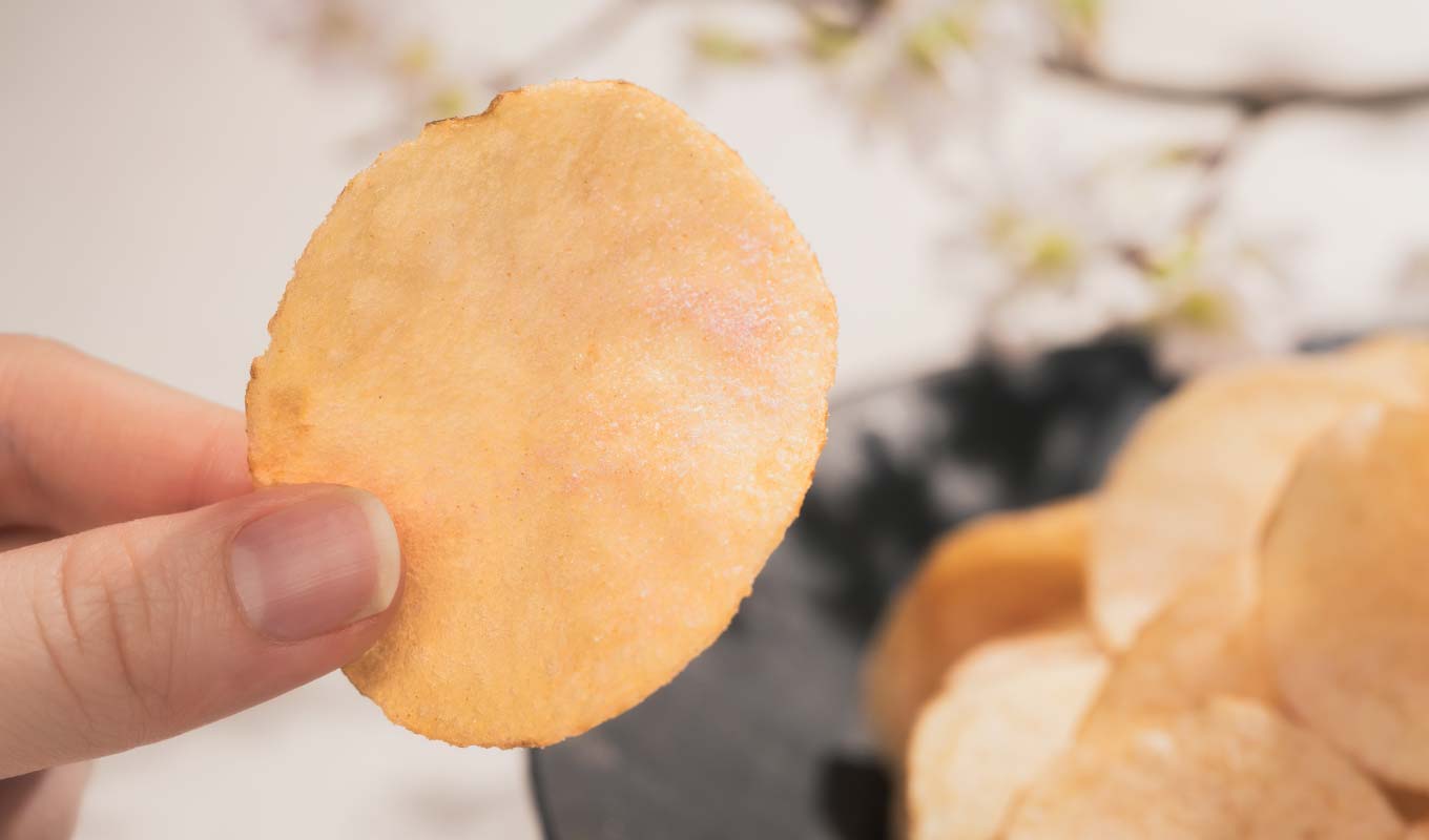 揚げたてのポテトチップスのじゃがいもの旨みをそのままお楽しみください